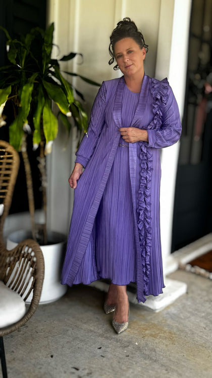 The Lorna Pleated 2-Piece Set is a timeless ensemble that comes with a straight sleeveless layering shift dress that is overlaid with a long duster.